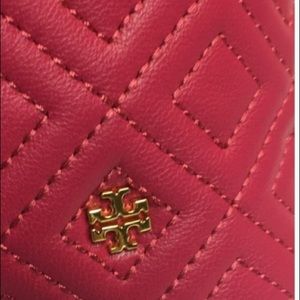 Tory Burch crossbody bag in hot pink color
